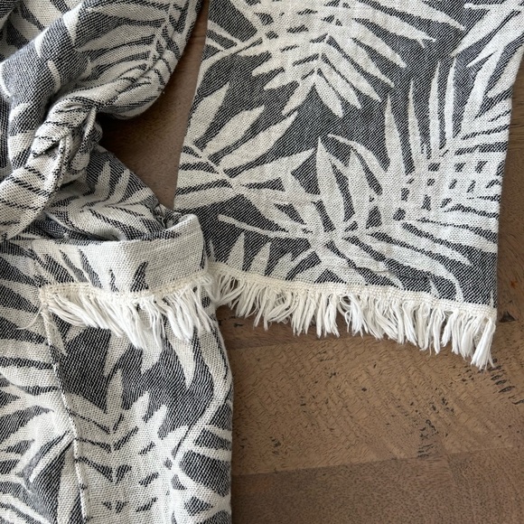 Boho Robe or Cover-Up Size Small NWT - Picture 5 of 7